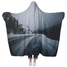Laden Sie das Bild in den Galerie-Viewer, Colorado Winter Drive - Hooded Blanket
