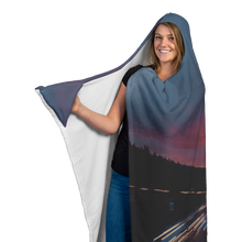 Laden Sie das Bild in den Galerie-Viewer, i70 West Sunset - Hooded Blanket