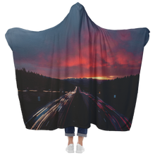 Laden Sie das Bild in den Galerie-Viewer, i70 West Sunset - Hooded Blanket