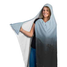 Laden Sie das Bild in den Galerie-Viewer, Foggy Trees - Hooded Blanket