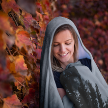 Laden Sie das Bild in den Galerie-Viewer, Colorado Winter Drive - Hooded Blanket