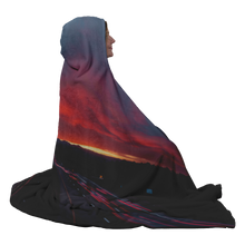 Laden Sie das Bild in den Galerie-Viewer, i70 West Sunset - Hooded Blanket