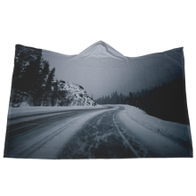 Laden Sie das Bild in den Galerie-Viewer, Colorado Winter Drive - Hooded Blanket