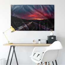 Laden Sie das Bild in den Galerie-Viewer, i70 West Sunset - Flag - UrbanImpression