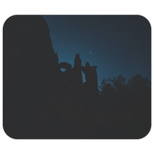 Laden Sie das Bild in den Galerie-Viewer, Garden of the Gods at night - Mousepad