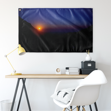 Laden Sie das Bild in den Galerie-Viewer, Incline Sunrise - Flag