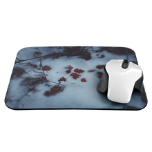 Laden Sie das Bild in den Galerie-Viewer, Snowy Leaves - Mousepad