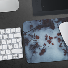 Laden Sie das Bild in den Galerie-Viewer, Snowy Leaves - Mousepad